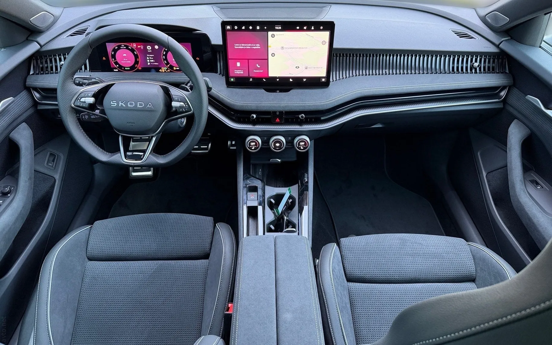 Notranja slika - Škoda Superb - Combi 1.5 TSI mHEV Sportline DSG - 10