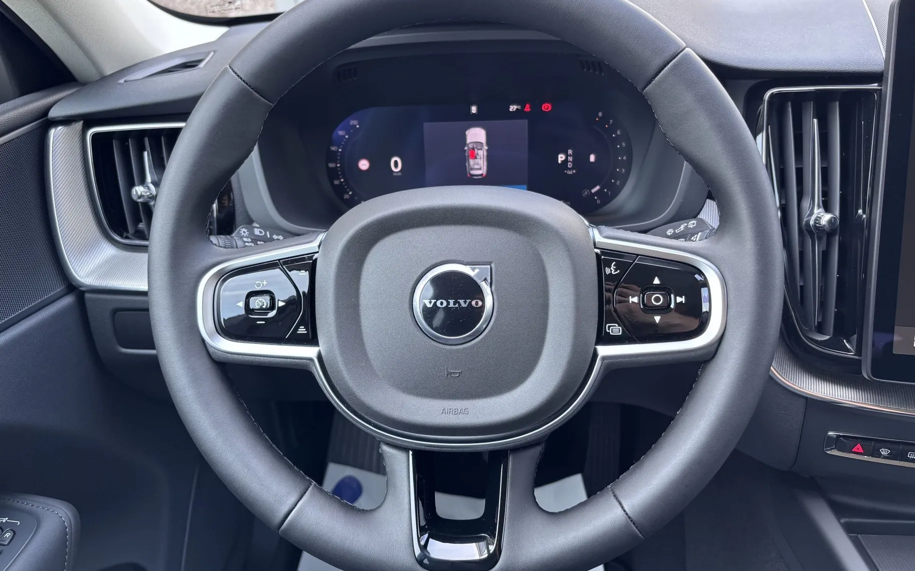 Zunanja slika - Volvo XC60 - B5P  Core AT AWD 3 leta garancije + 3 servisi - 10