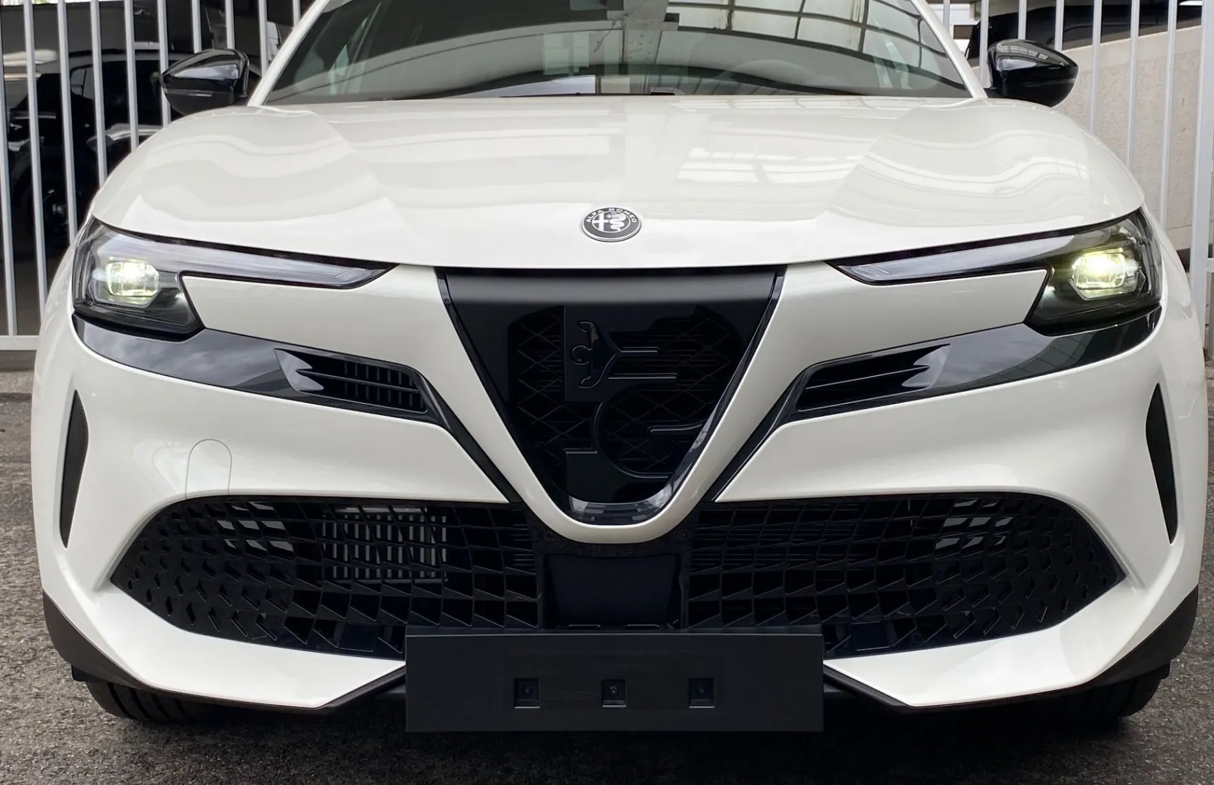 Zunanja slika - Alfa Romeo Junior - 1.2 E-DCT6 MHEV100 kW  136KM  SPECIALE - 2