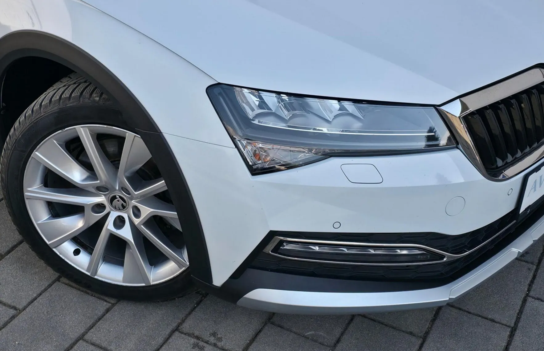 Zunanja slika - Škoda Superb - Combi 2.0TDI DSG Scout LED•ACC•VIRTUAL•GRETJE•KAM• - 20