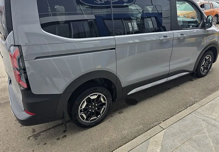 Zunanja slika - Ford Tourneo - Custom ACTIVE 2.0 TDCi 125 kw  170 KM  A8 L1 - 4