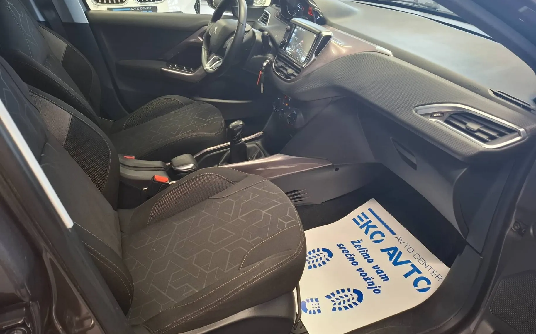 Notranja slika - Peugeot 2008 - Active 1.4 HDi NAVI-PDC-TEMPOMAT-BREZ POLOGA- - 10