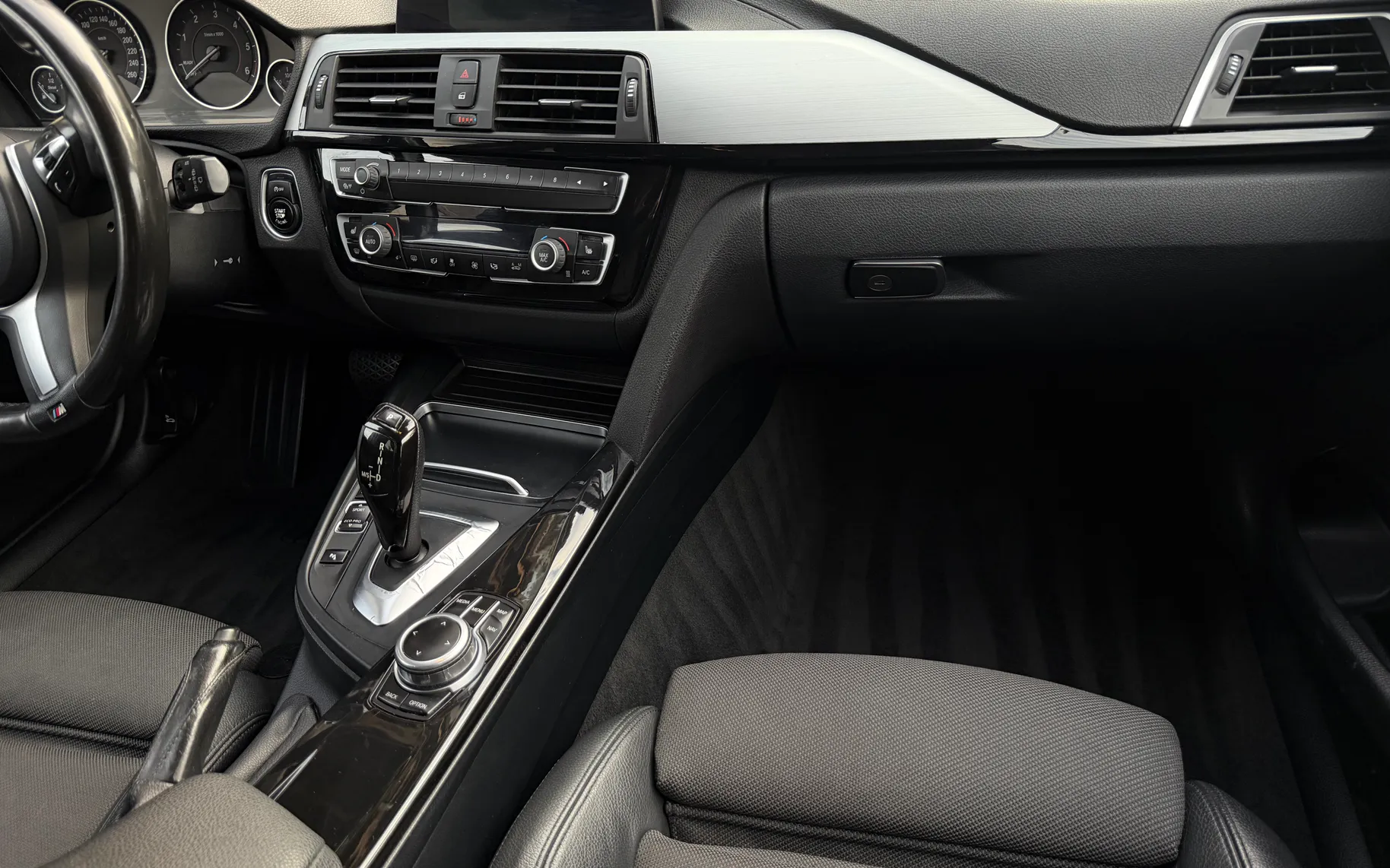 Notranja slika - BMW Serija 3 - Bmw 320d Sportline - 8