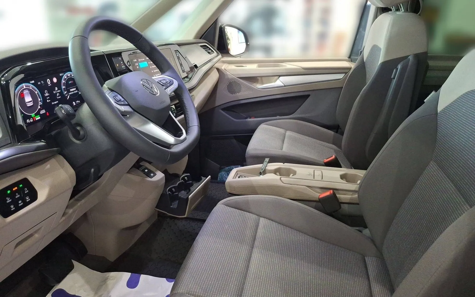 Notranja slika - Volkswagen Multivan - T7 1.5 TSI eHybrid 4M L2 Limited DSG - 7