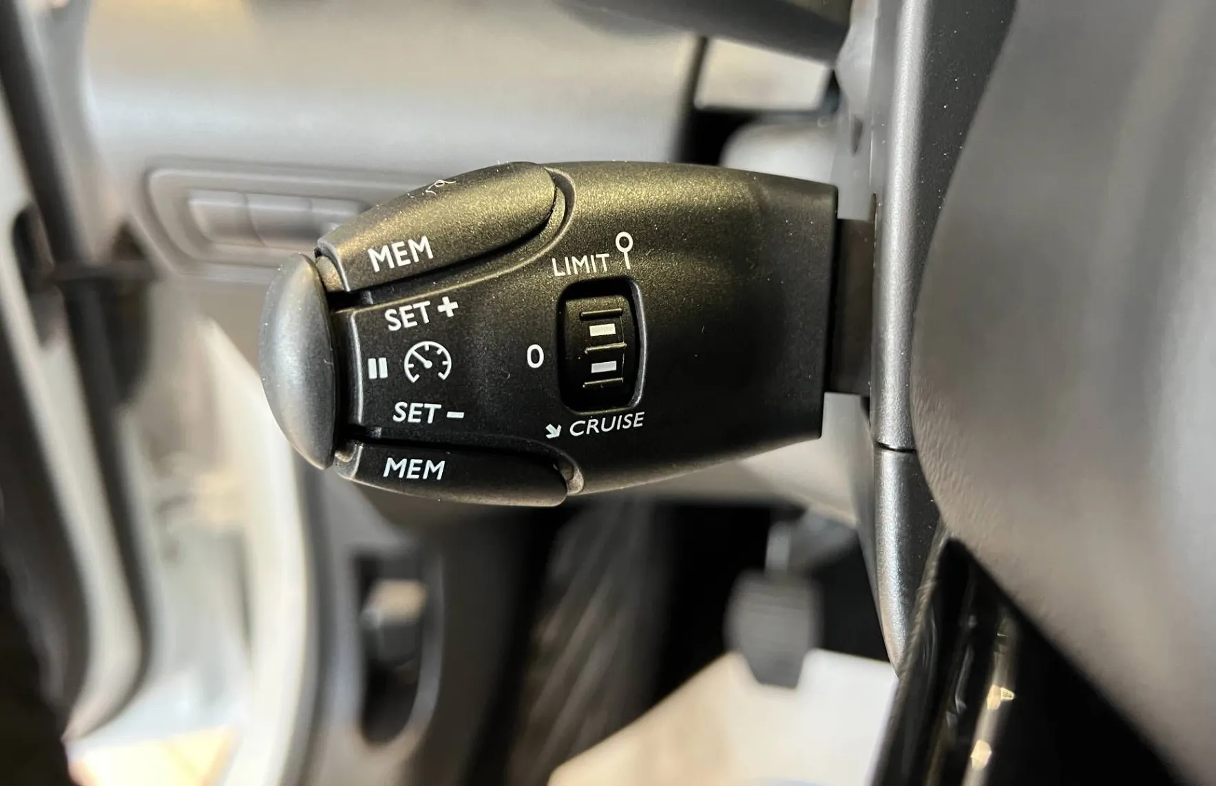 Zunanja slika - Citroën C3 Aircross - 1.2-SHINE-FULL-LED-KAM-MRTVI-KOTI-NAVI-16C - 17