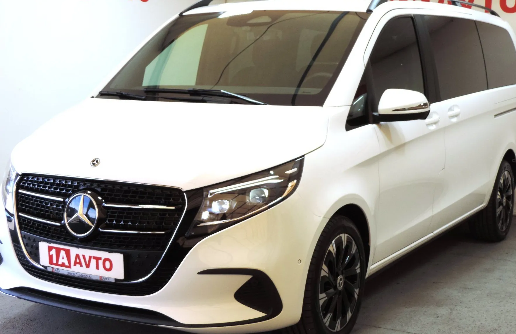 Zunanja slika - Mercedes-Benz V-Razred - V 300 d Style dolgi Avt. LED-ACC-7.SEDEŽEV-KAMERA - 1