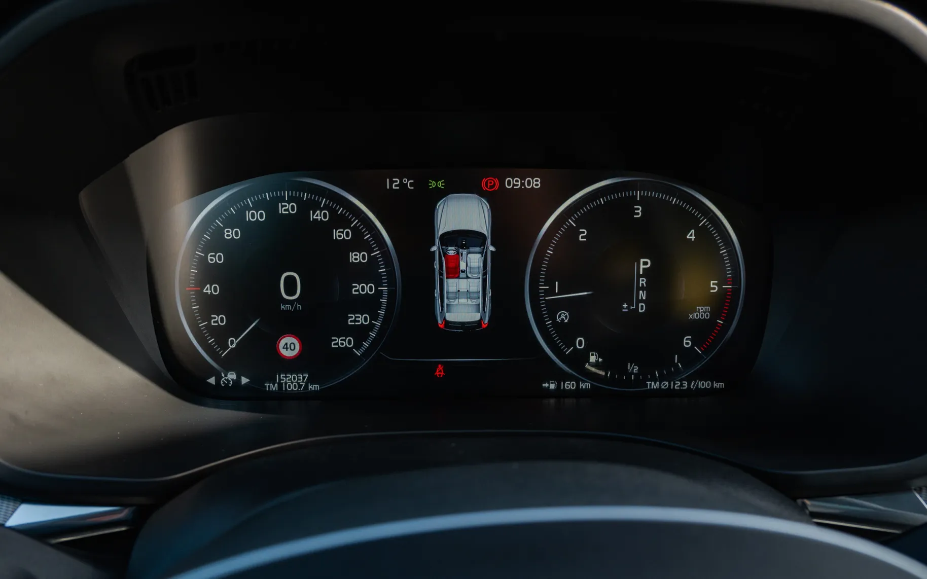 Notranja slika - Volvo XC60 - D4 R-Design AWD Avt. - 9