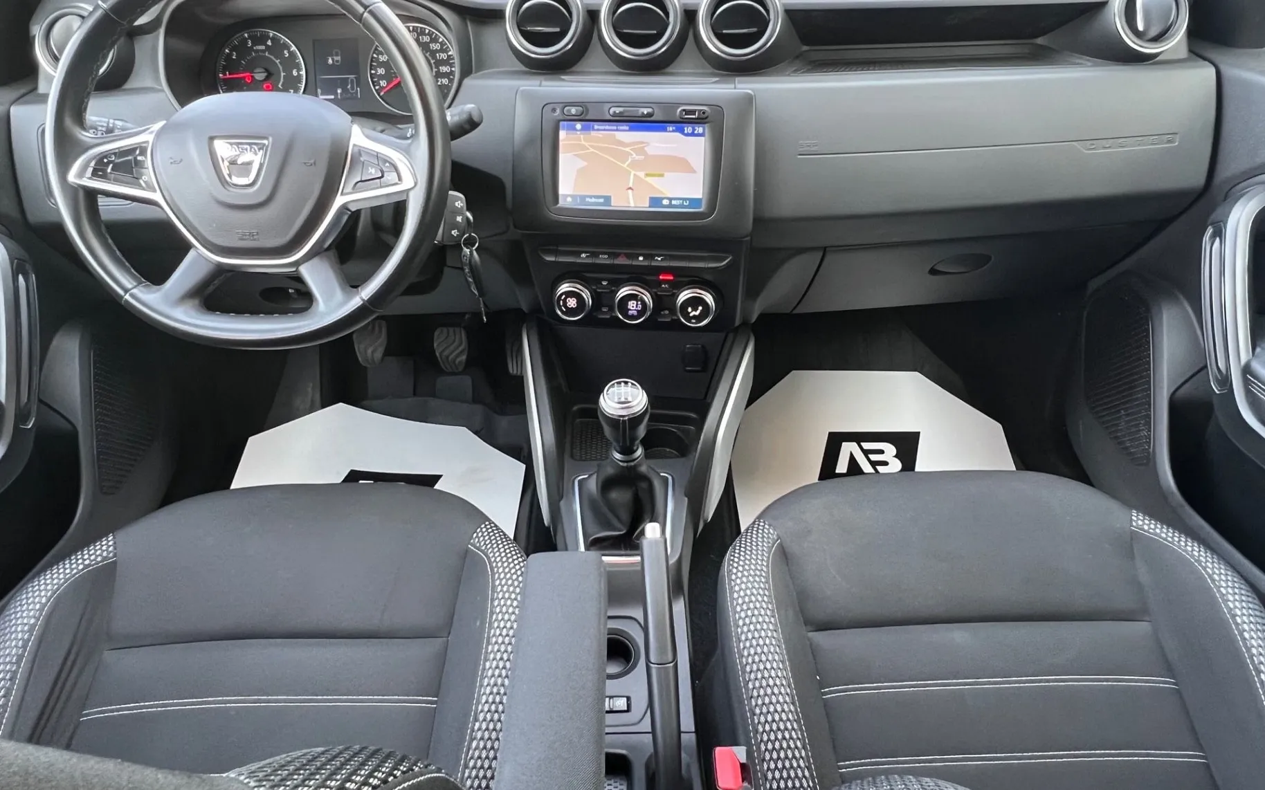 Notranja slika - Dacia Duster - 1.0 Tce 1.LASTNIK+SLO+NAVI+TEMP+KAMERA - 9