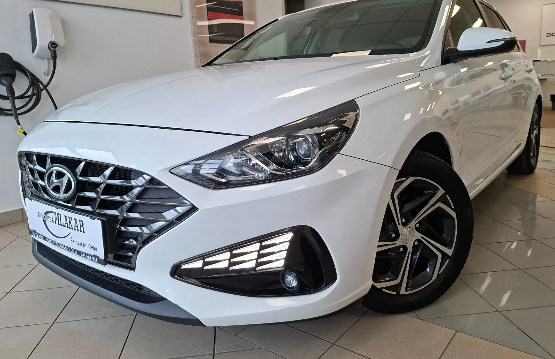 Zunanja slika - Hyundai i30 - 1.6 CRDi  116 Style-LED-NAVI-KEMERA-PDC-ODLIČEN- - 2