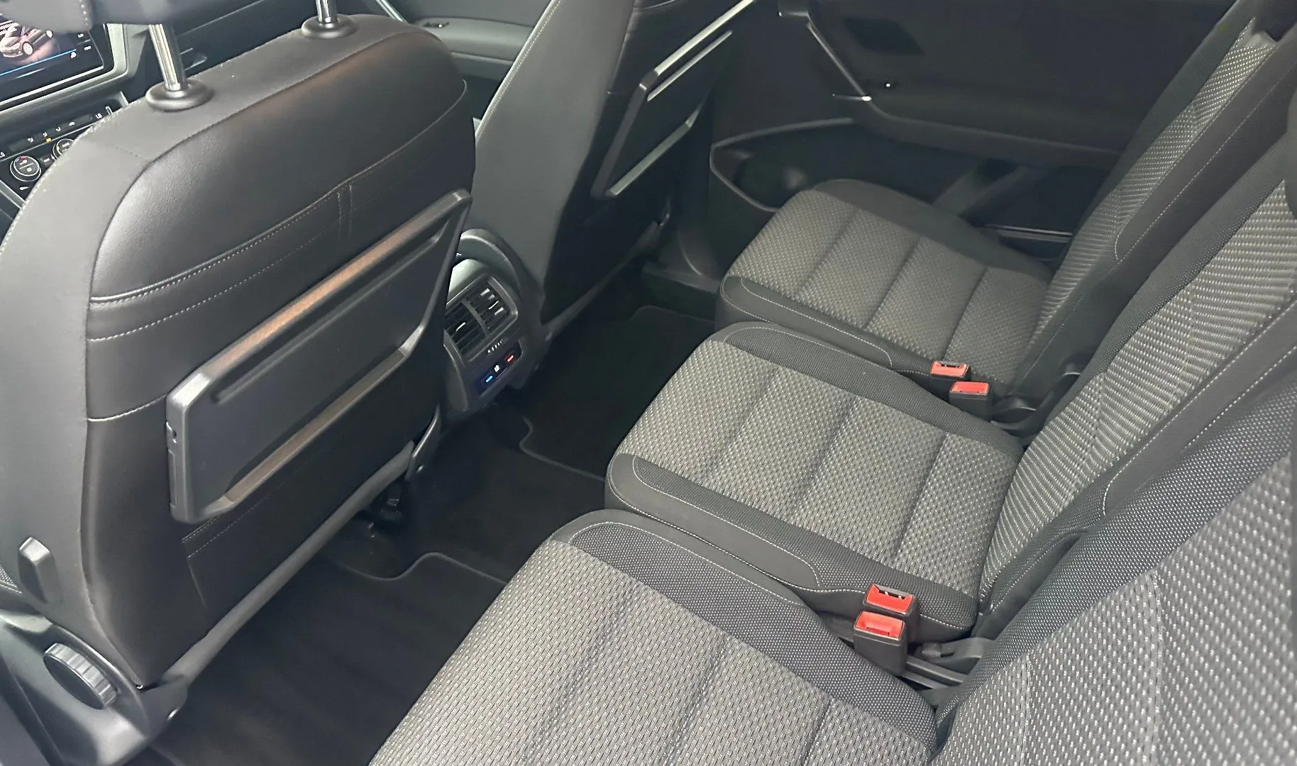 Zunanja slika - Volkswagen Touran - 2.0 TDI DSG.NAVI.KAMERA.NAREJEN VEL.SERVIS+MENJALN - 2