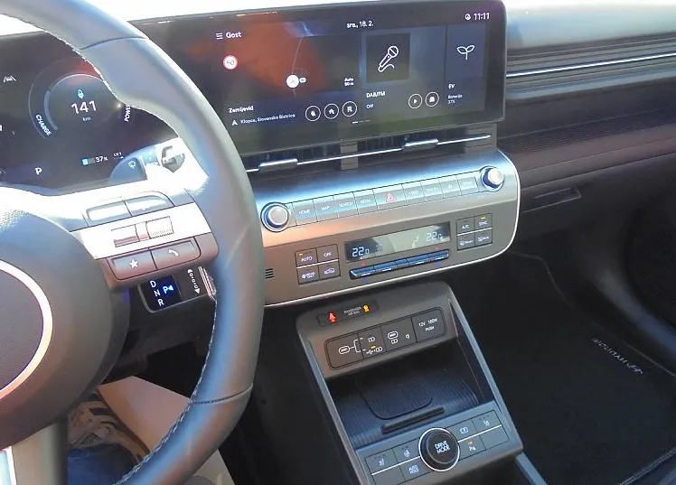 Zunanja slika - Hyundai Kona - Electric 48.6 kWh 99kW PREMIUM°WINTER° ZALOGA ° - 8