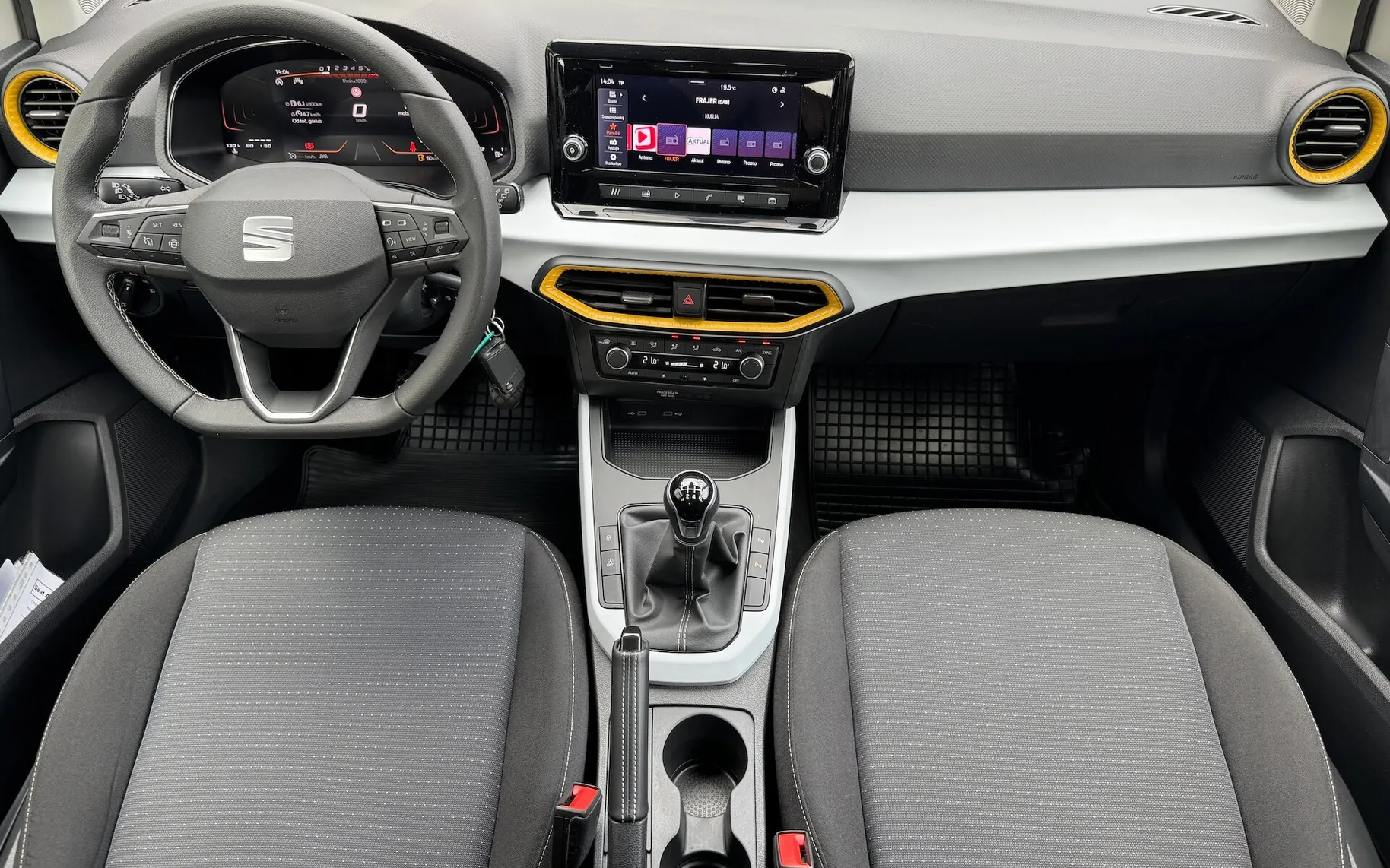 Zunanja slika - Seat Arona - 1.0 TSI 115KM HOLA SLO poreklo 1.LASTNIK ODLIČNA - 13