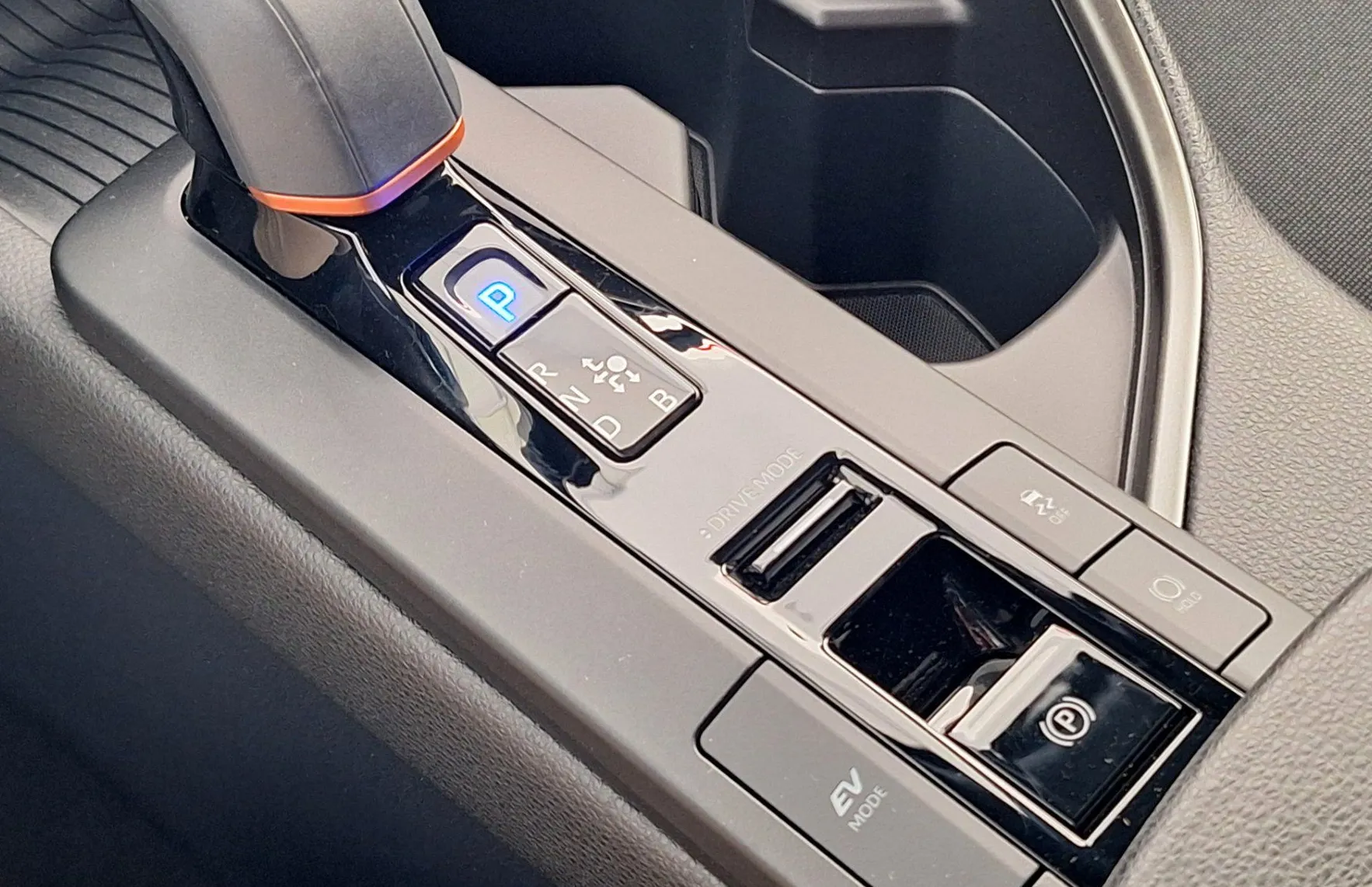 Zunanja slika - Toyota C-HR - Hybrid 1.8 C-LUB Tech Avt. - 17