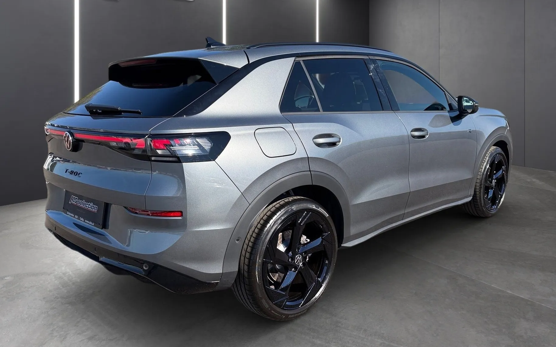 Zunanja slika - Volkswagen T-Roc - 1.5 eTSI R-Line DSG-SLO-IQ Light-Vlečna kljuka.... - 3