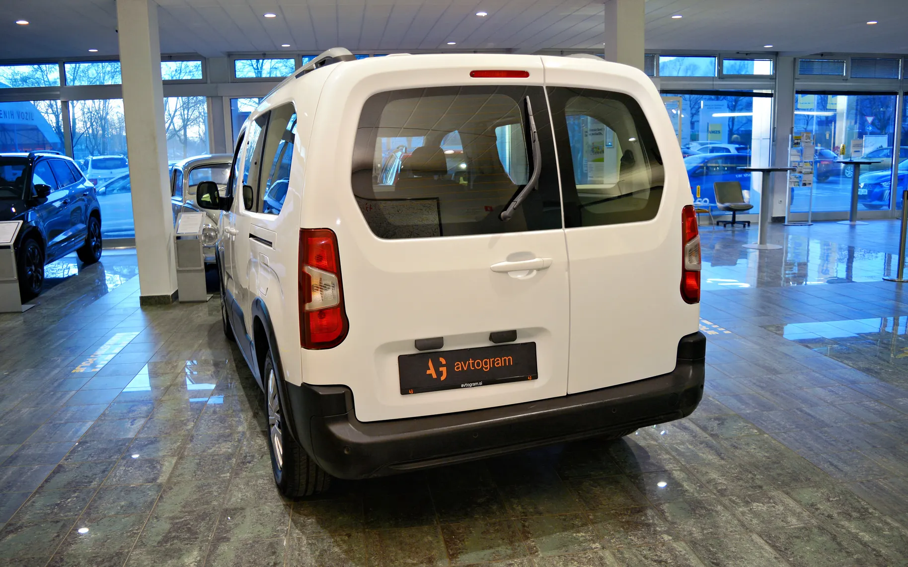 Zunanja slika - Peugeot Rifter - 1.5 BlueHDI 131KM NAVI-PDC-APP CONNECT-VELIKI SERV - 3