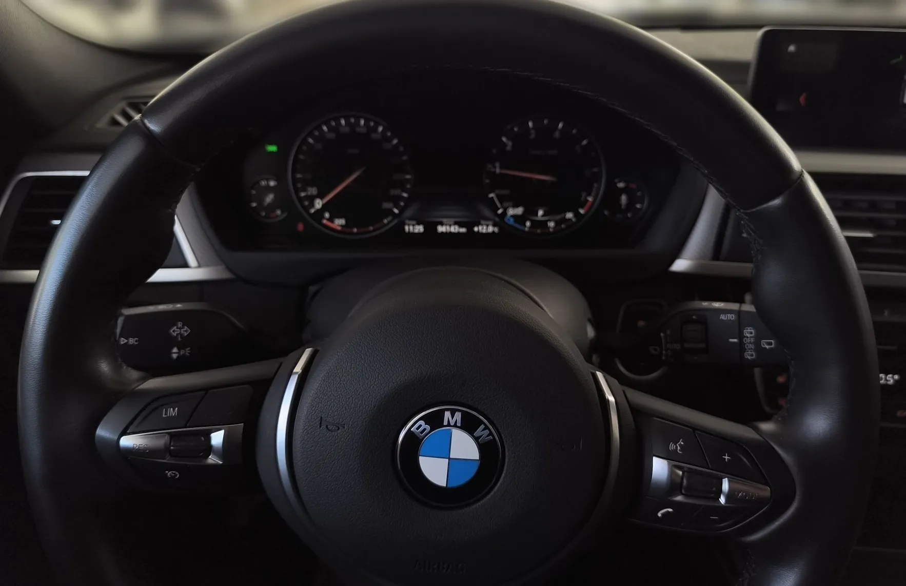 Zunanja slika - BMW Serija 3 - Touring: 318i AVT M SPORT-LED-USNJE-ŠPORTNI SEDEŽI-VIRTU - 11