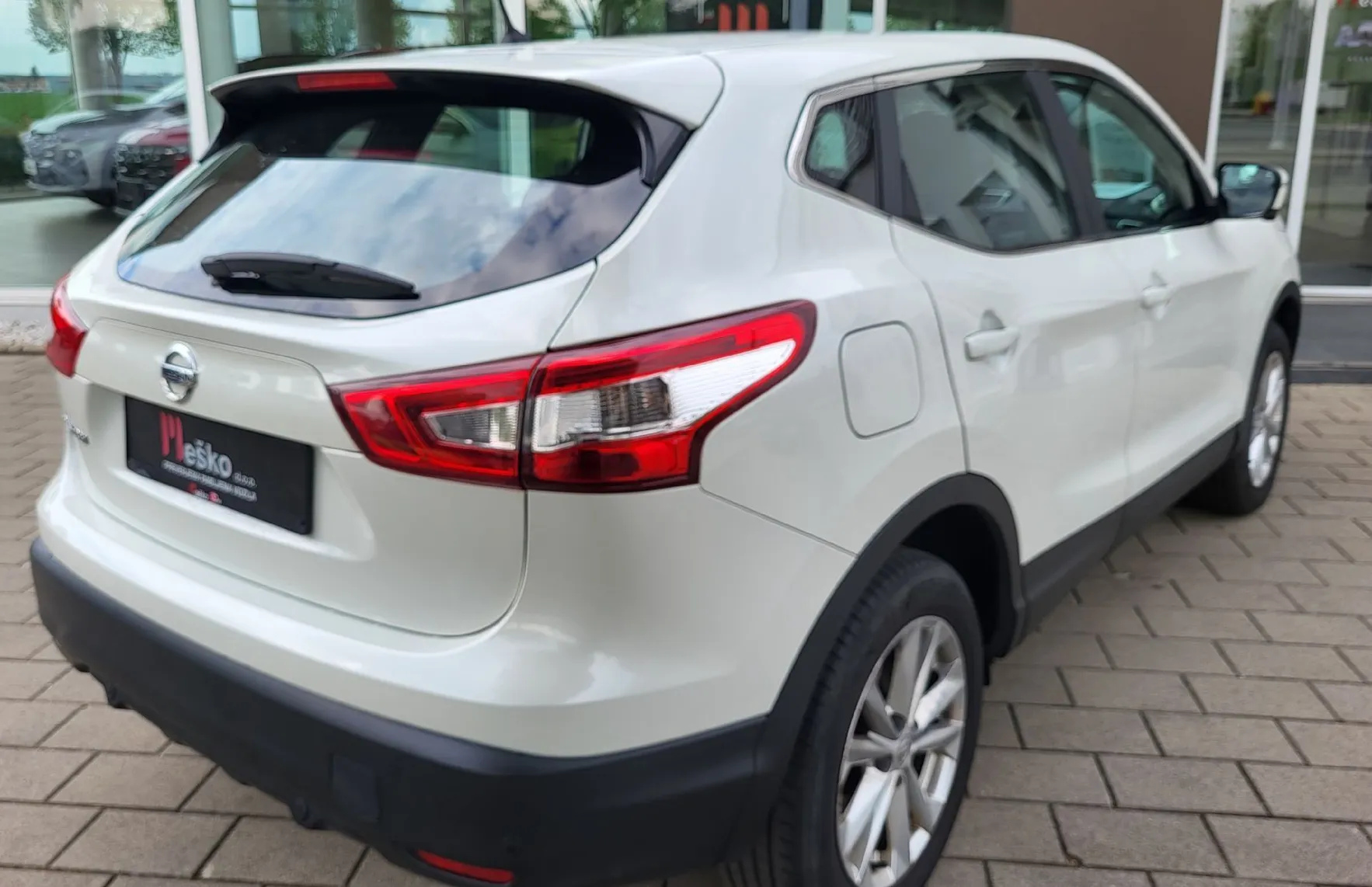 Zunanja slika - Nissan Qashqai - 1.5 DCI 360 navi-pdc-kamera-alu-acc-tempom-servis - 4
