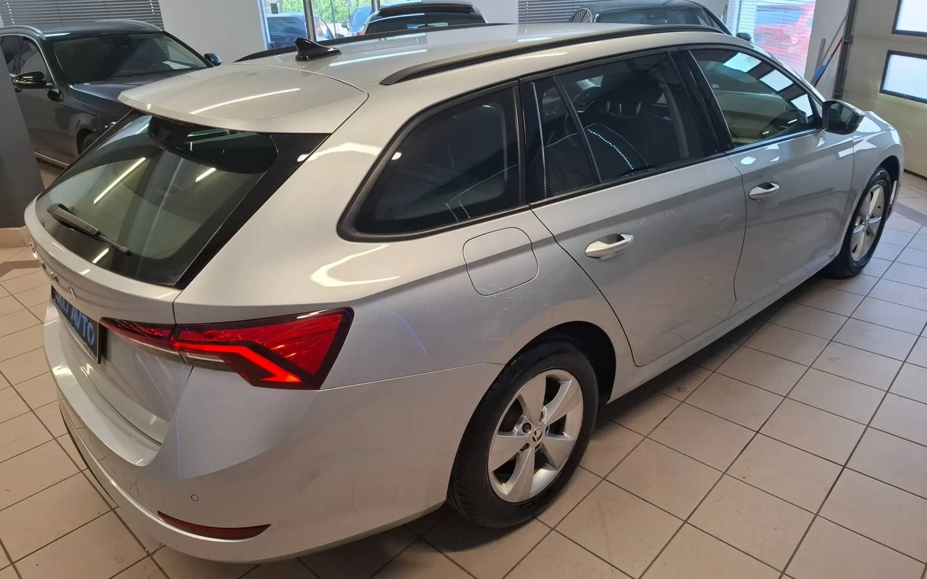 Notranja slika - Škoda Octavia - Combi 2.0 TDI DSG-VIRTUAL-FULL LED-VELIKA NAVI-A.. - 9