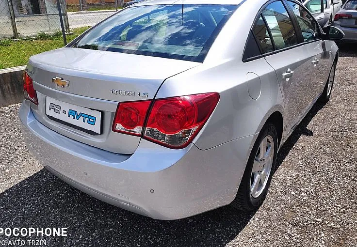 Zunanja slika - Chevrolet Cruze - 1.6 16V-SLO-151.000KM-KLIMA-SERVO-TOP - 4