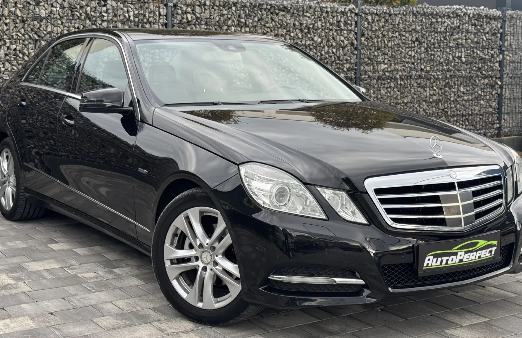 Zunanja slika - Mercedes-Benz E-Razred - E 220 CDI AVANTGARDE AVT GR SED NAVI PDC ACC - 1