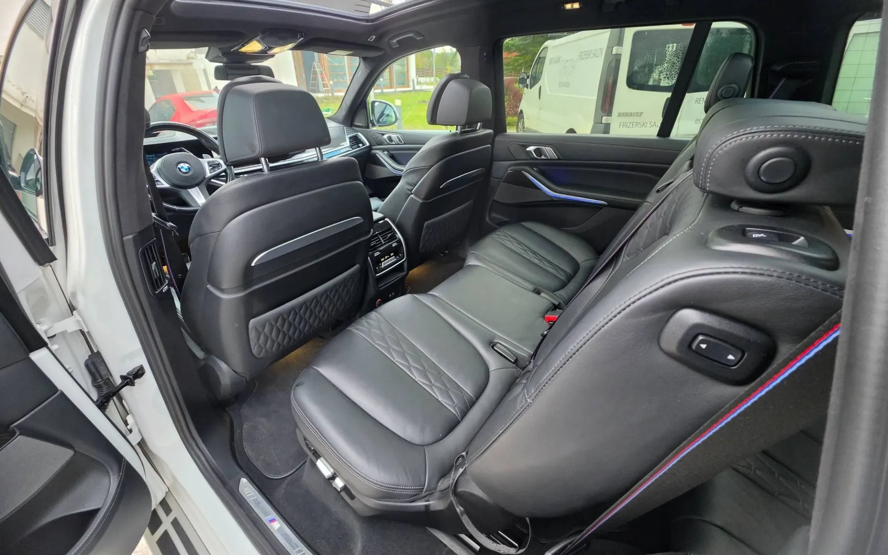 Notranja slika - BMW serija X7: - X7 xDrive40d Avt. |SKY|ZRAK|PANO|HL-SED|MAX-OPREMA - 10