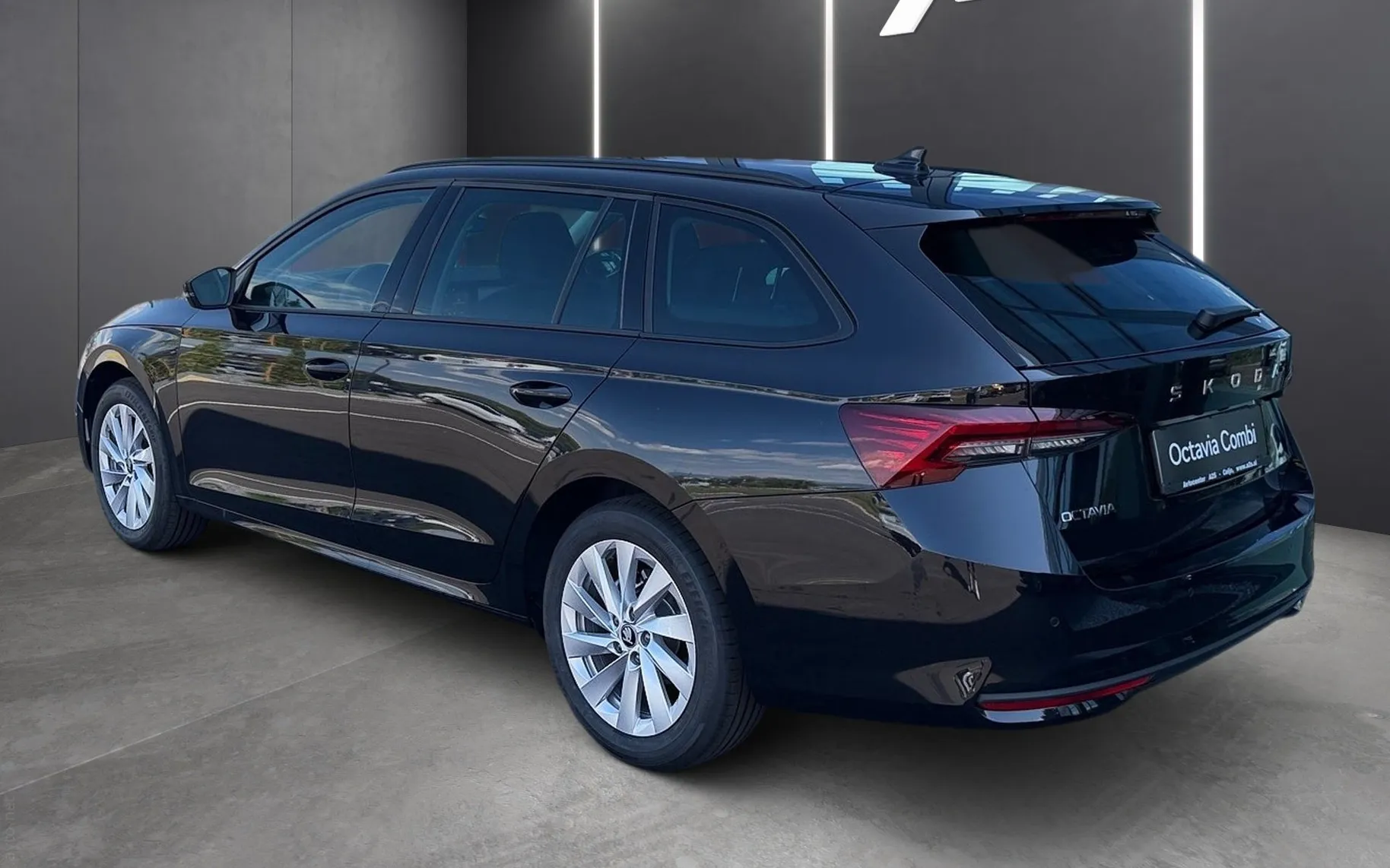 Zunanja slika - Škoda Octavia - Combi 2.0 TDI Family DSG... - 2