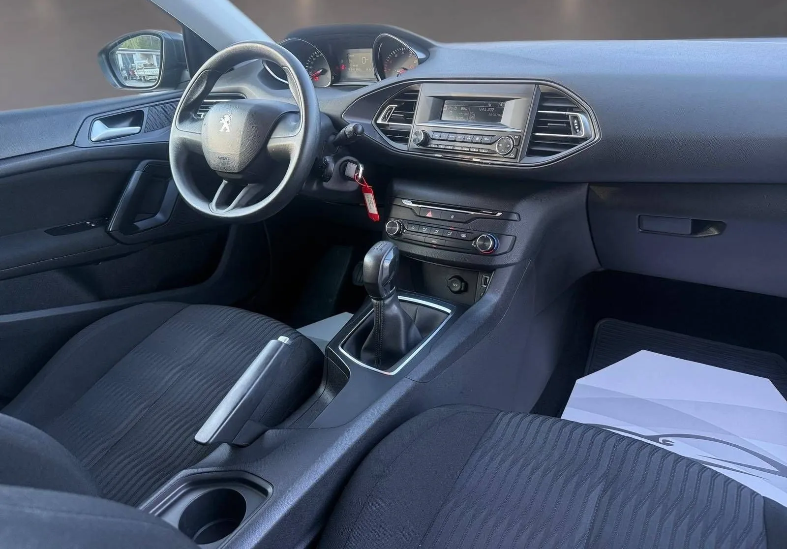Notranja slika - Peugeot 308 - 1.2 PureTech 110ks ACCESS... - 10