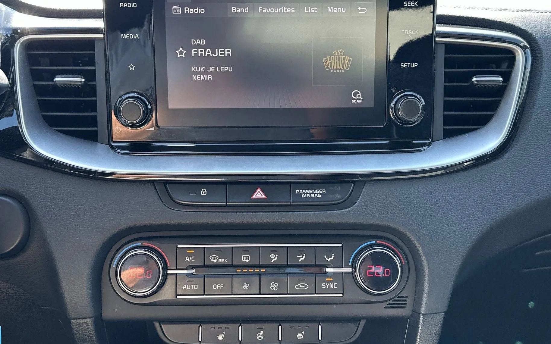 Notranja slika - KIA XCeed - 1.5 T-GDI EX WAY - 16