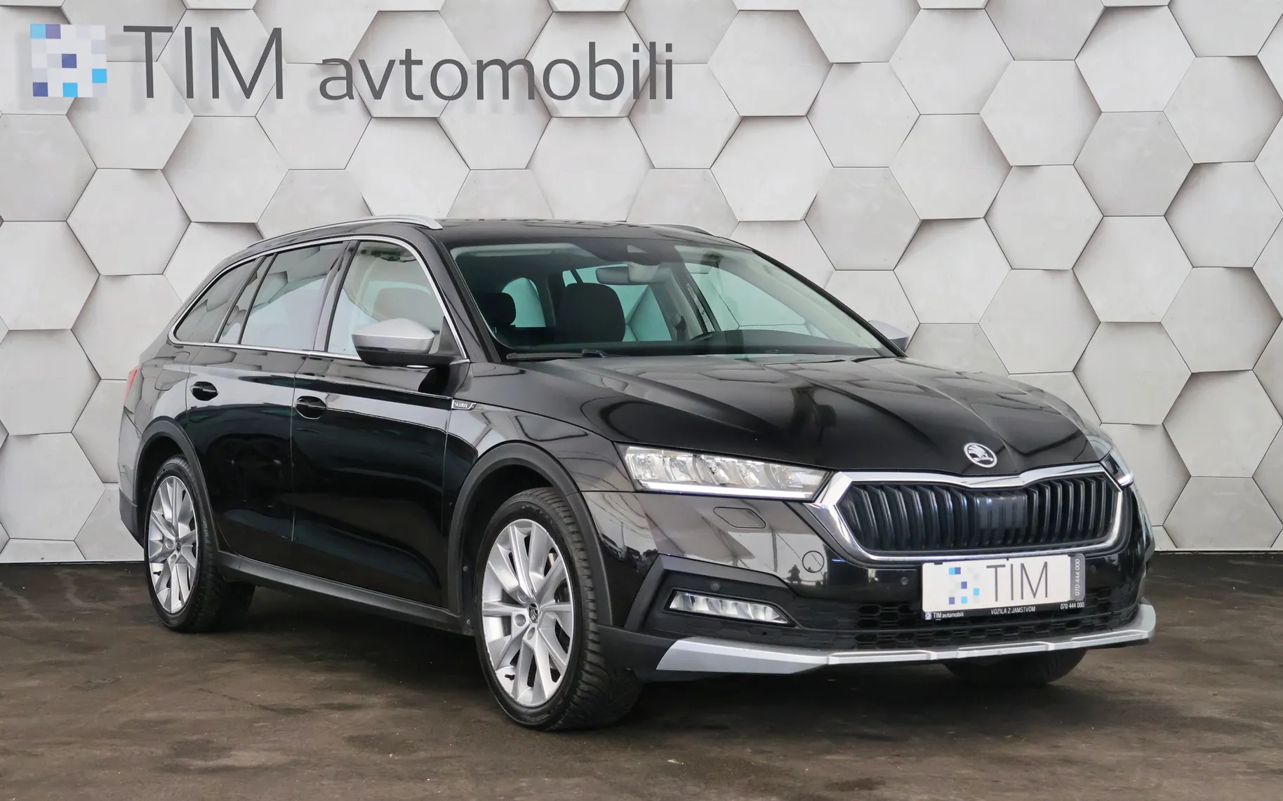 Zunanja slika - Škoda Octavia - Combi Scout 2.0 TDI 4X4 DSG 200KM - 2