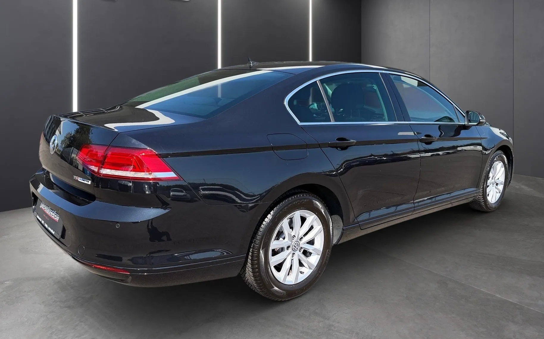 Zunanja slika - Volkswagen Passat - 1.4 TSI BMT Trendline-Full LED-Navi-Masaža-Kamera - 3