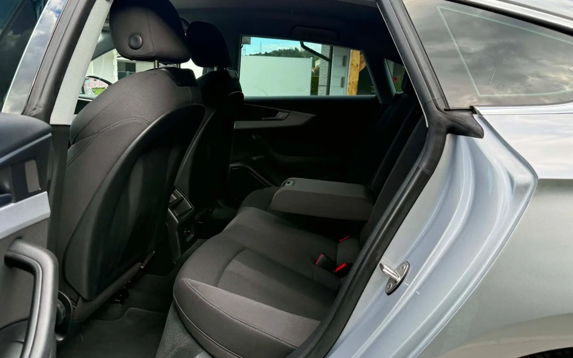 Notranja slika - Audi A5 Sportback - 2.0TDI-AUT-S LINE-90.000km-VIRTUAL-LIZING ZA TUJ.. - 10