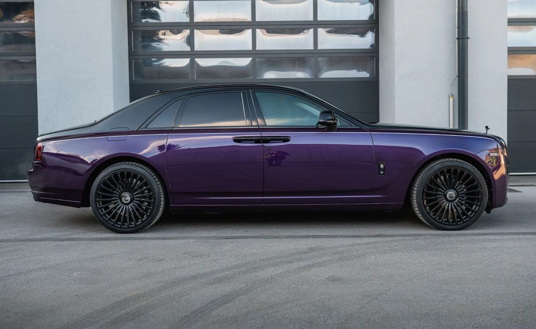 Zunanja slika - Rolls-Royce Ghost - VIJOLICE VIJOLICE VABLJENI NA OGLED - 4