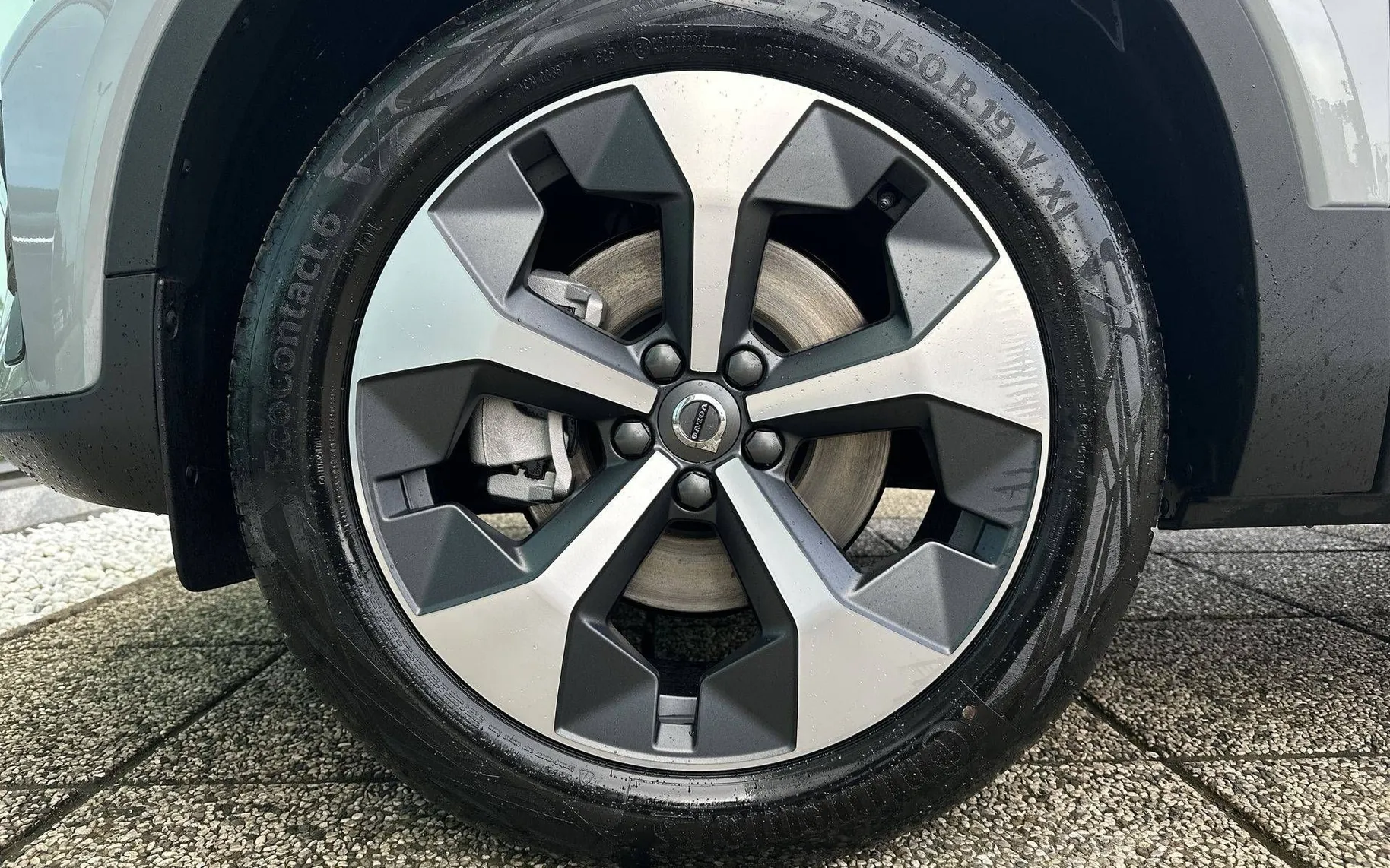 Notranja slika - Volvo XC40 - B3 P Core AT DCT 3 leta garancije + 3 servisi... - 9