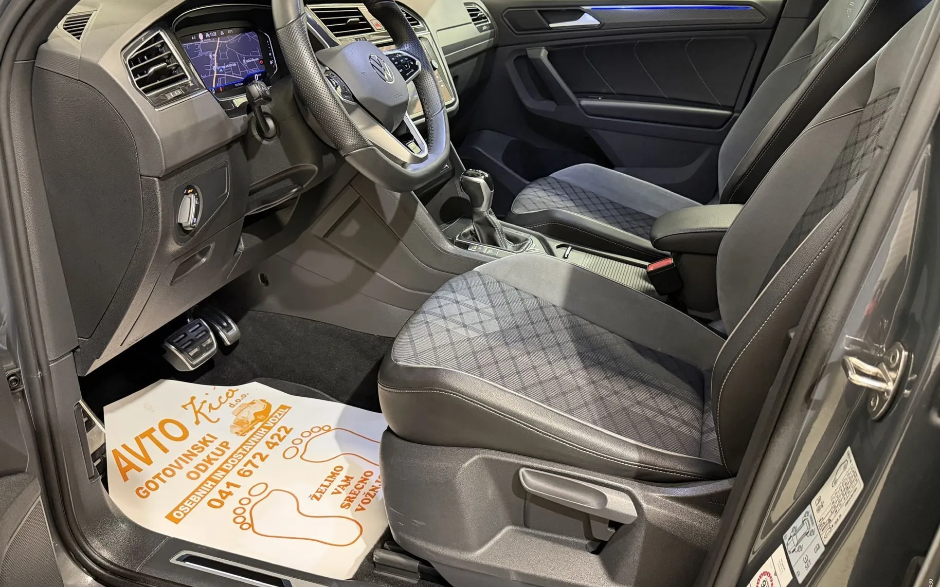Notranja slika - VW Tiguan - 2.0 TDI-4X4-R-LINE-ACC-VIRTUAL-IQ-KAMERA-NAVI-F1.. - 9
