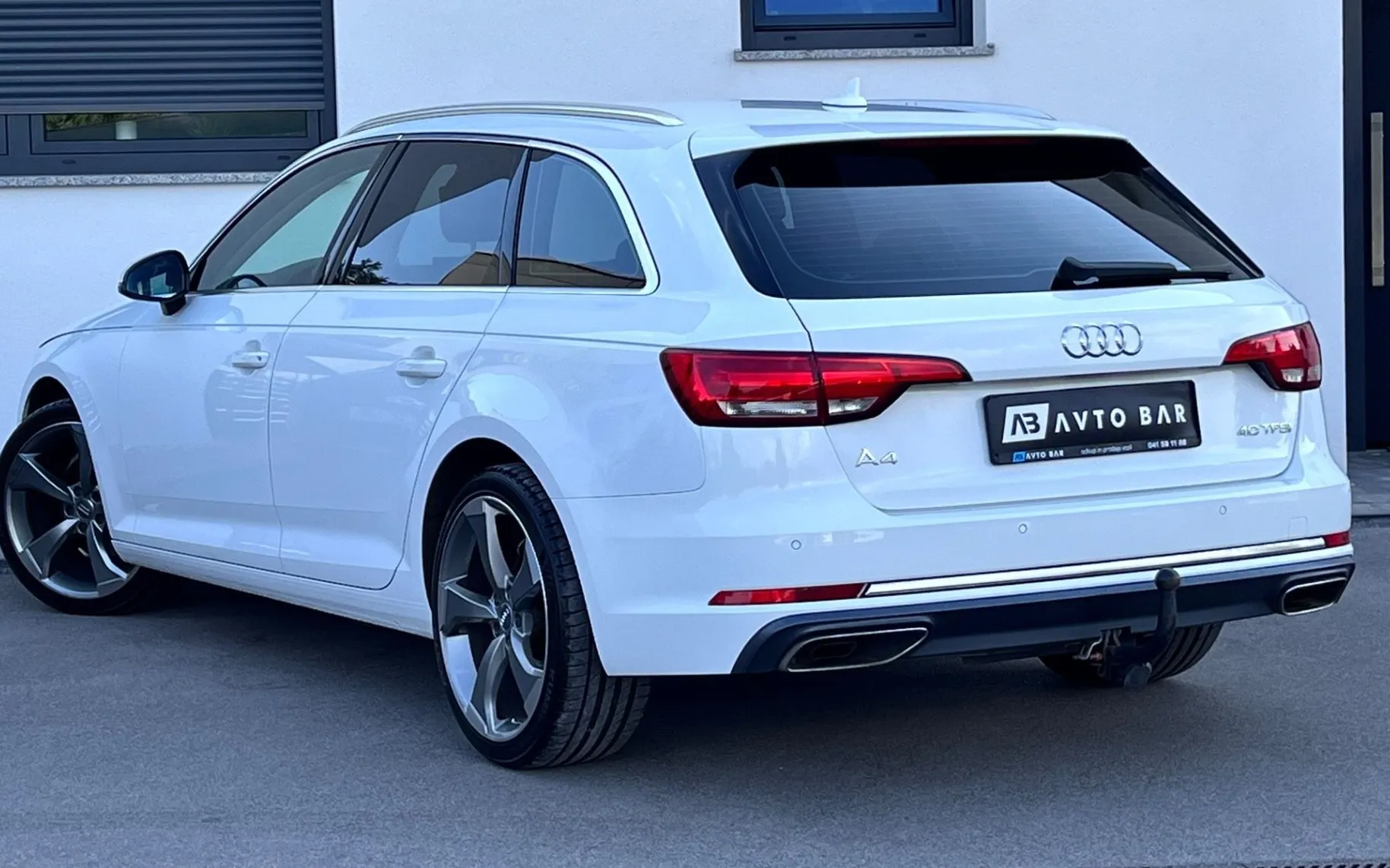 Notranja slika - Audi A4 Avant - 40 TFSI+S tronic+NAVI+KLJUKA+PDC - 8