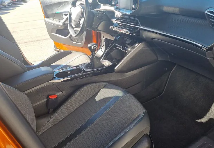 Zunanja slika - Peugeot 2008 - 1.2 PureTech 100 S S Allure PRVI L.. SERVISNA - 8