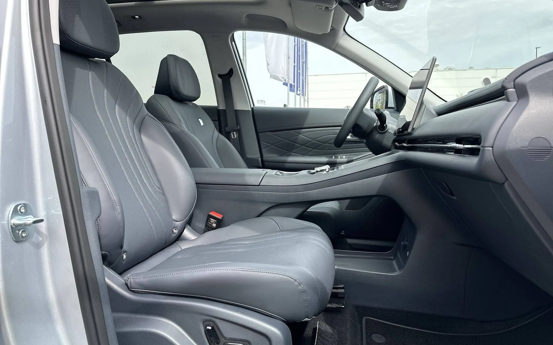 Notranja slika - Geely StarRay EM-i - Plug-In Hybrid 1.5 Max Avt - 20