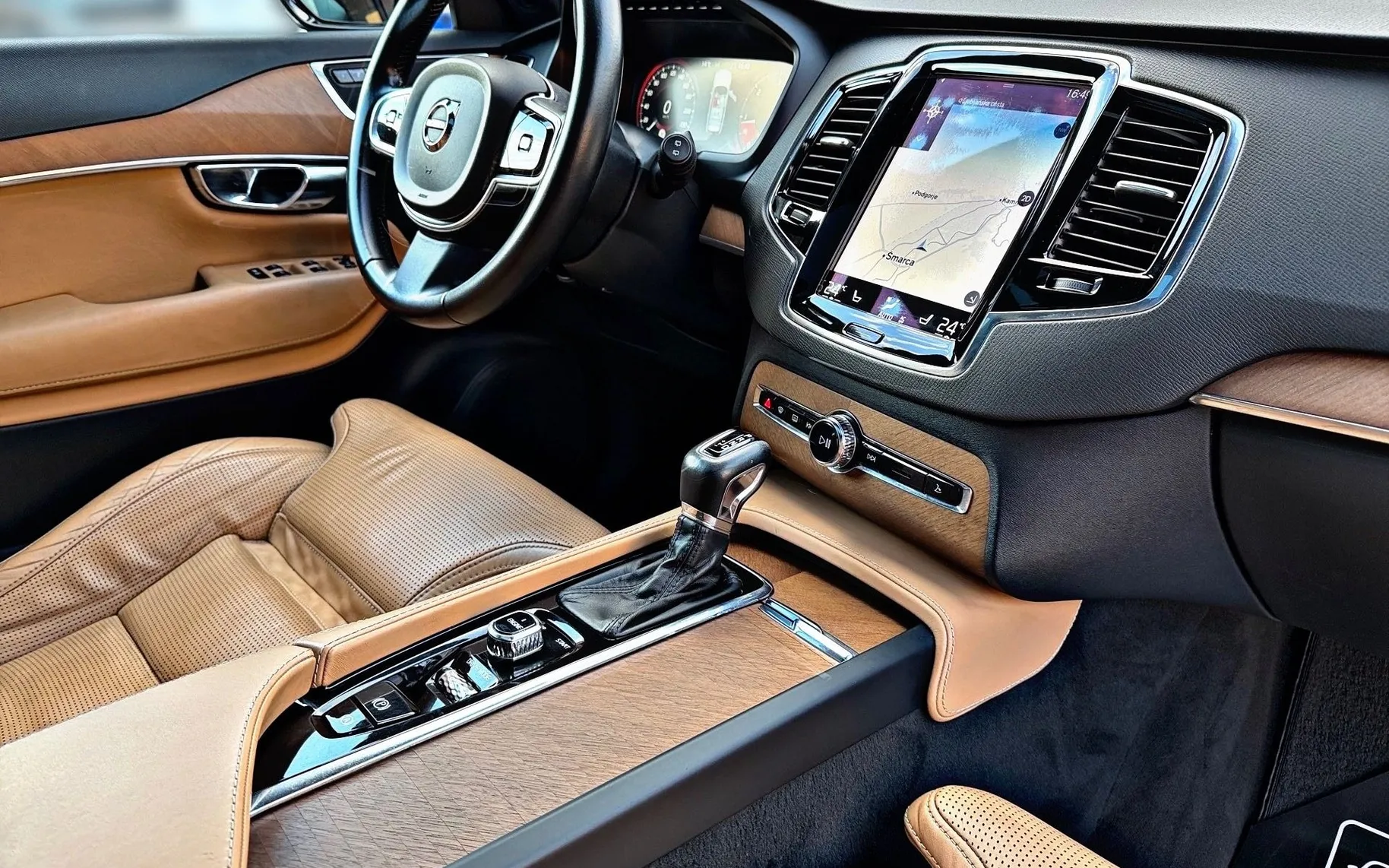 Notranja slika - Volvo XC90 - D5 AWD A INSCRIPTION-PANO-MATRIX-HLAJENJE-ATRAKT.. - 12