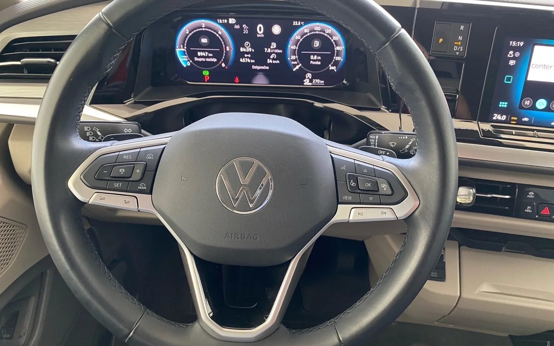 Notranja slika - Volkswagen Multivan - 2.0 TDI DSG Life EDITION - 8