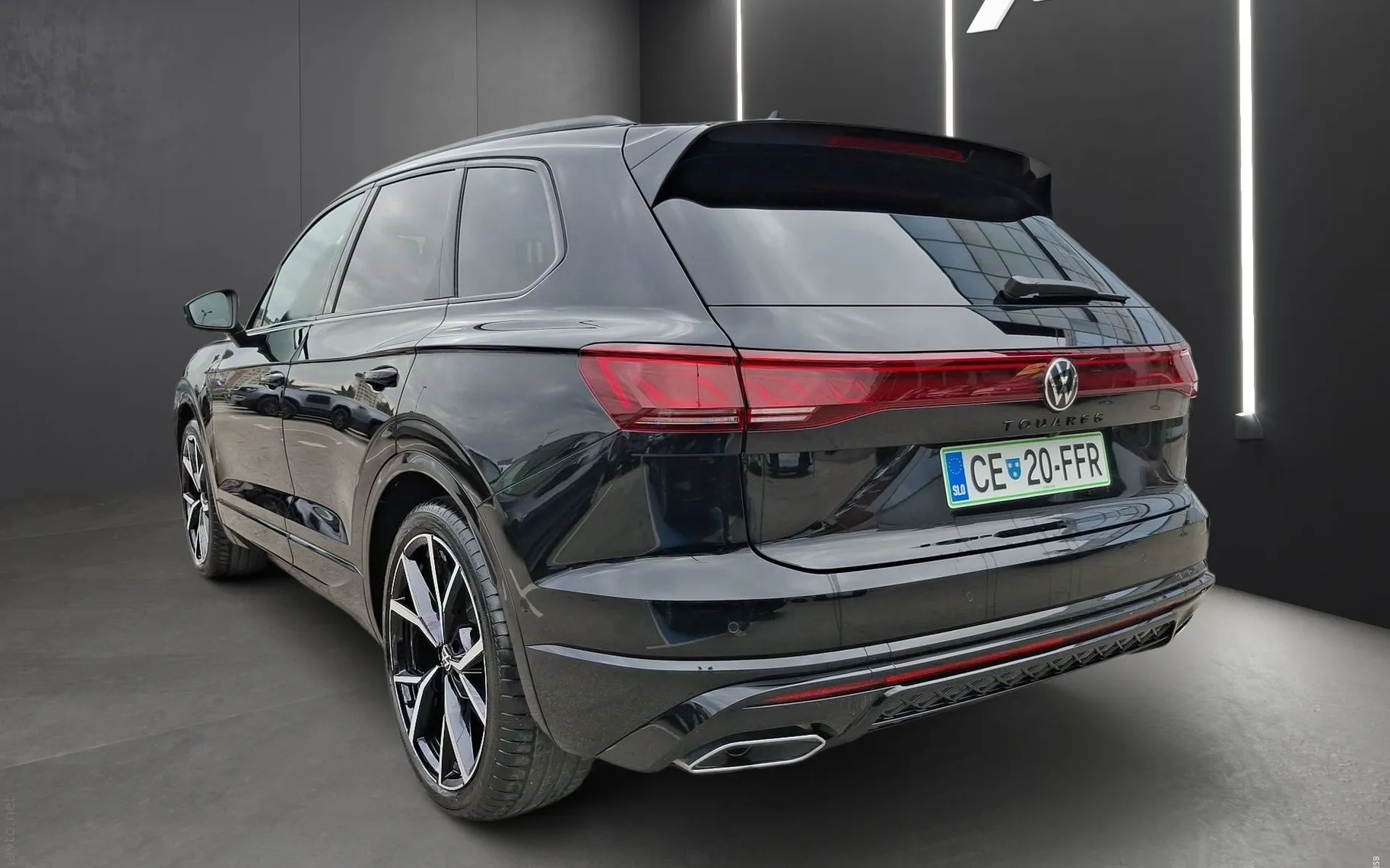 Zunanja slika - Volkswagen Touareg - R-Line 3.0 V6 TDI 286KM Black Style - 4