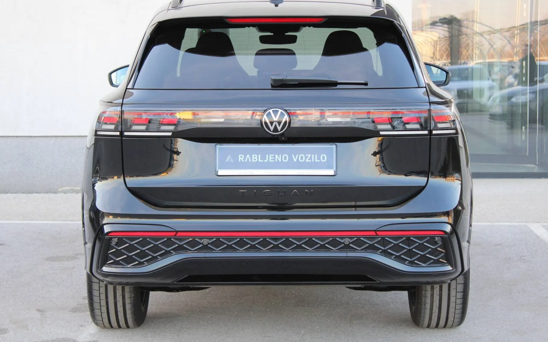 Zunanja slika - VW Tiguan - 2.0TSI 4MOT. R-LINE 195kW HEAD UP ACC SIDE AST I.. - 5