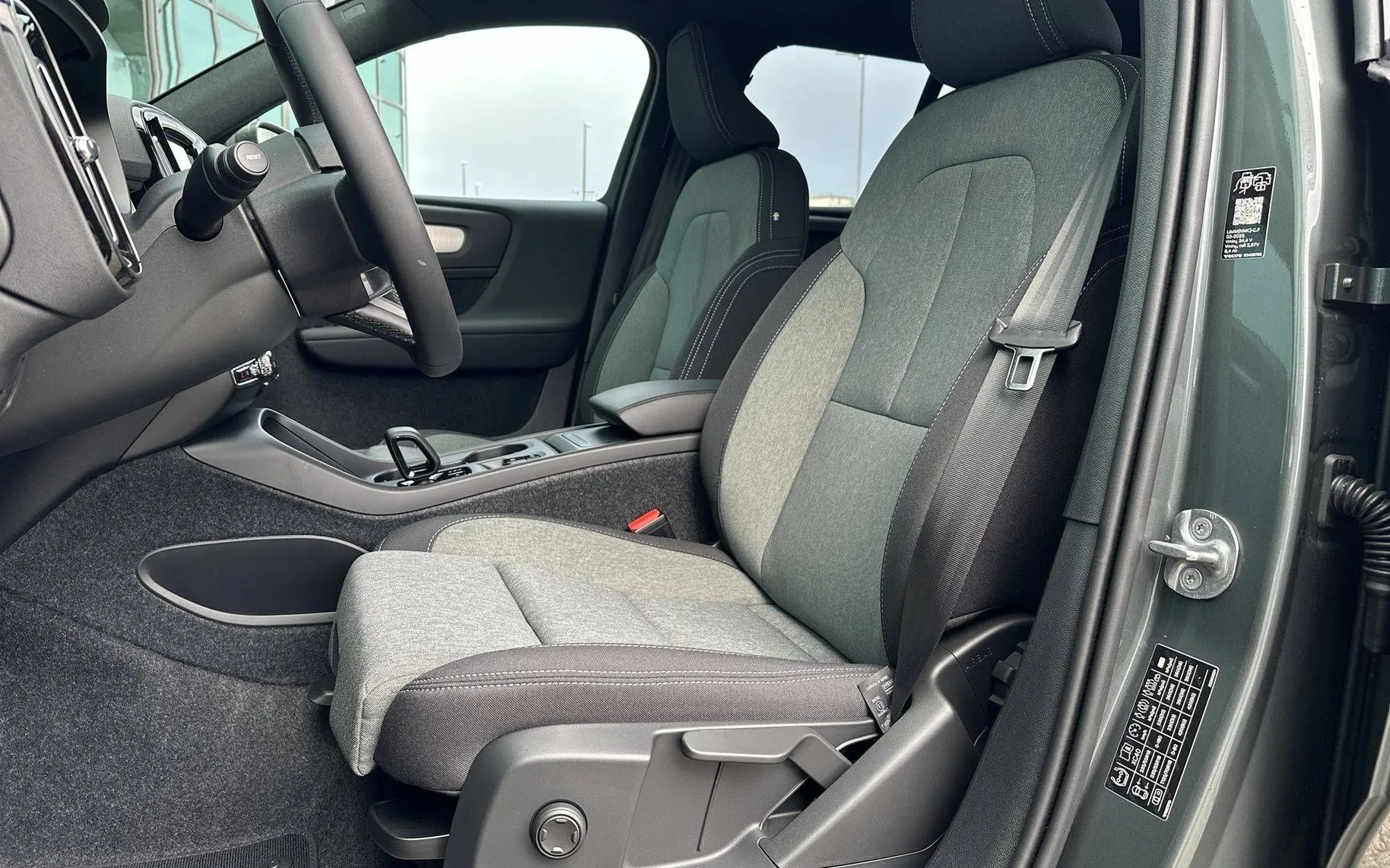 Notranja slika - Volvo XC40 - B3 P Core AT DCT... - 10