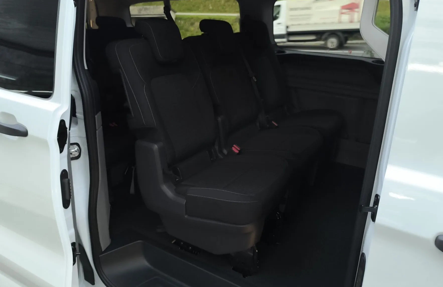 Zunanja slika - Ford Transit - Custom Kombi TREND - 12