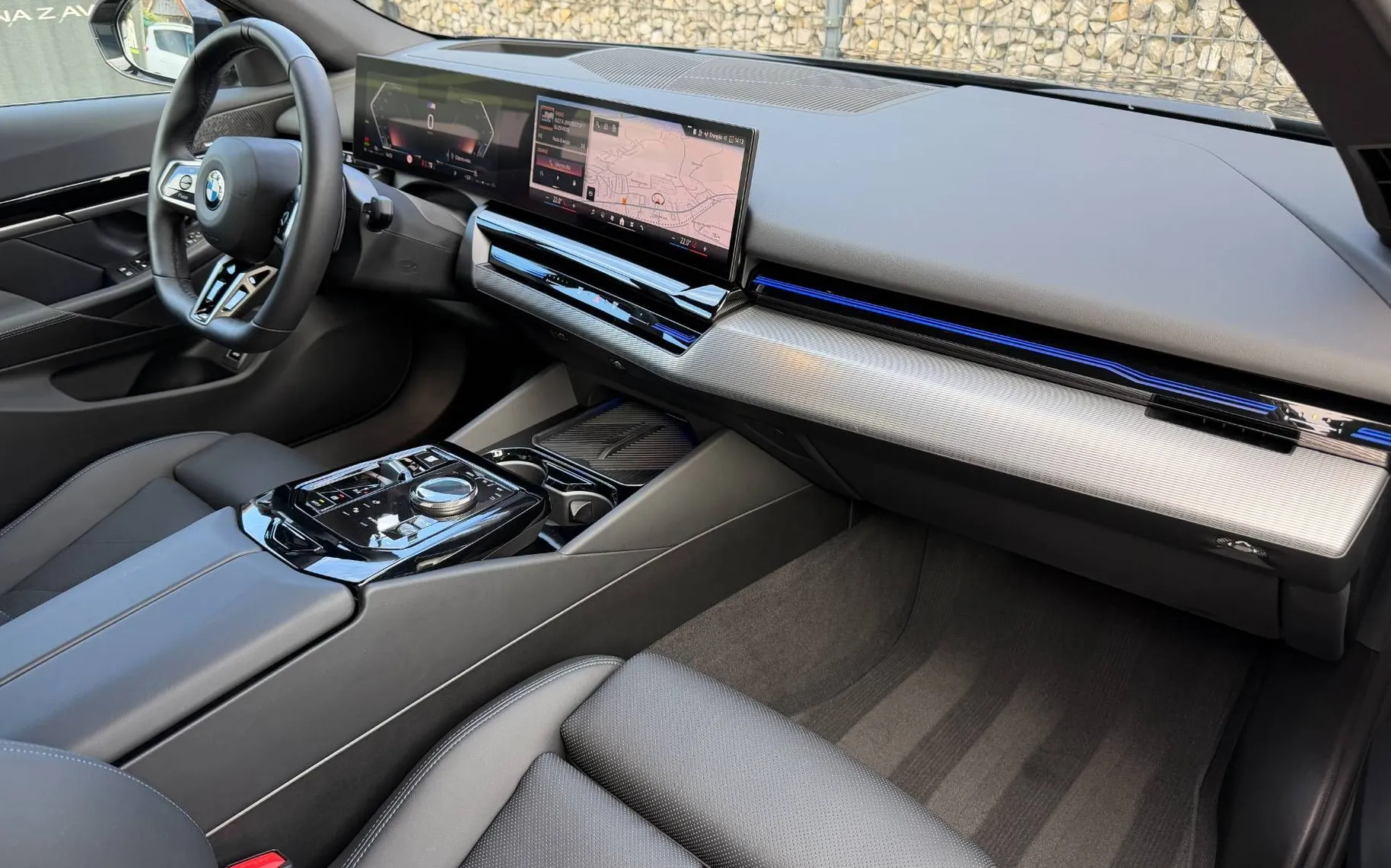 Zunanja slika - BMW Serija 5 - : 520d M-PAKET | ICONIC GLOW | HUD | 360° | KLJUKA | - 11