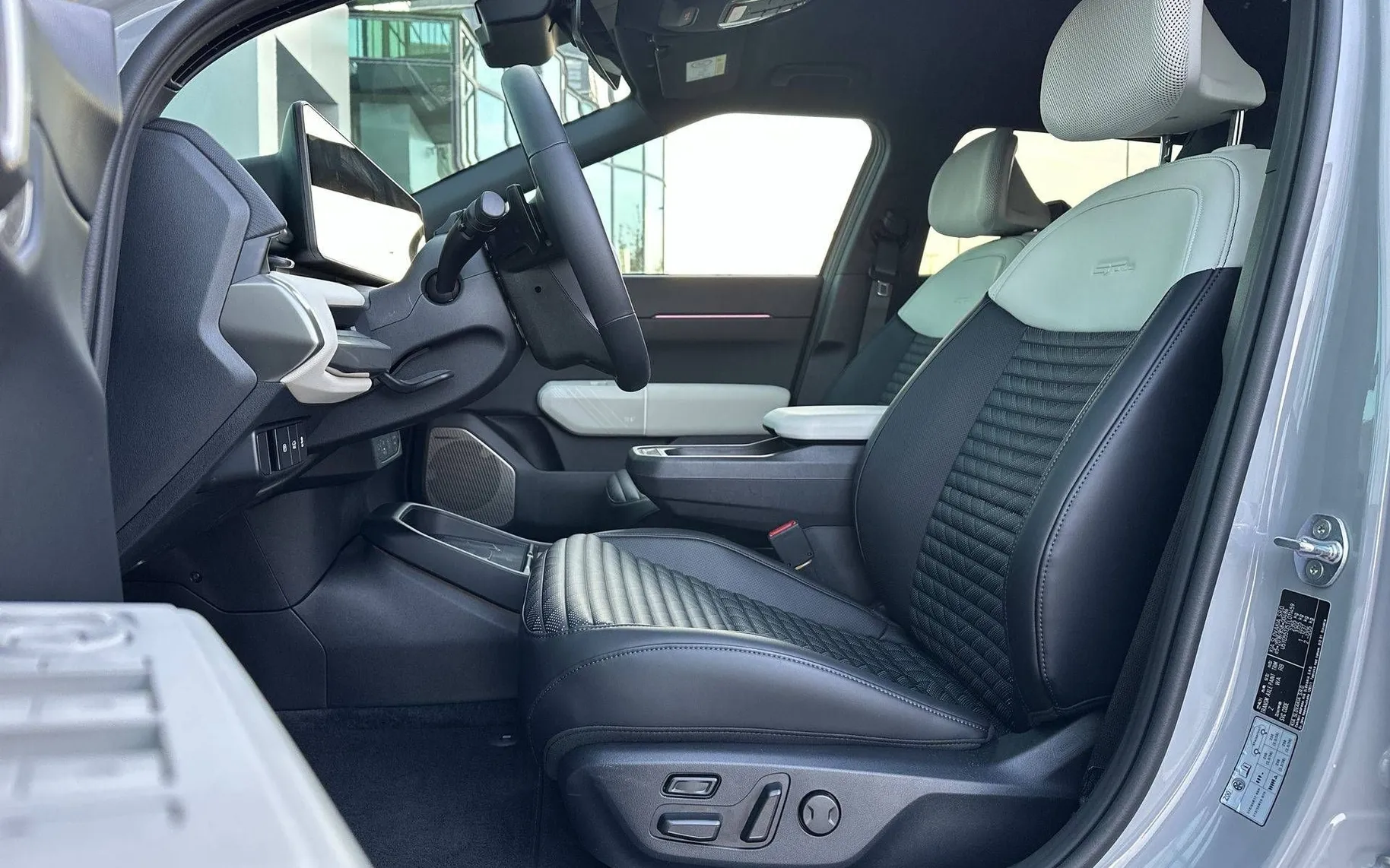 Notranja slika - KIA EV4 - GT-LINE 81.4 kWh bat.. 150 kW  204 KM  ... - 10