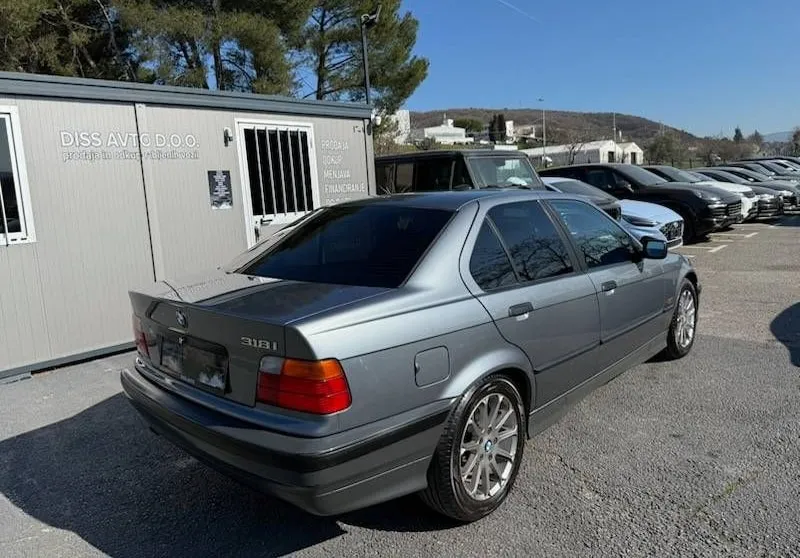 Notranja slika - BMW serija 3: - 318i NA KREDIT BREZ POLOGA - 9