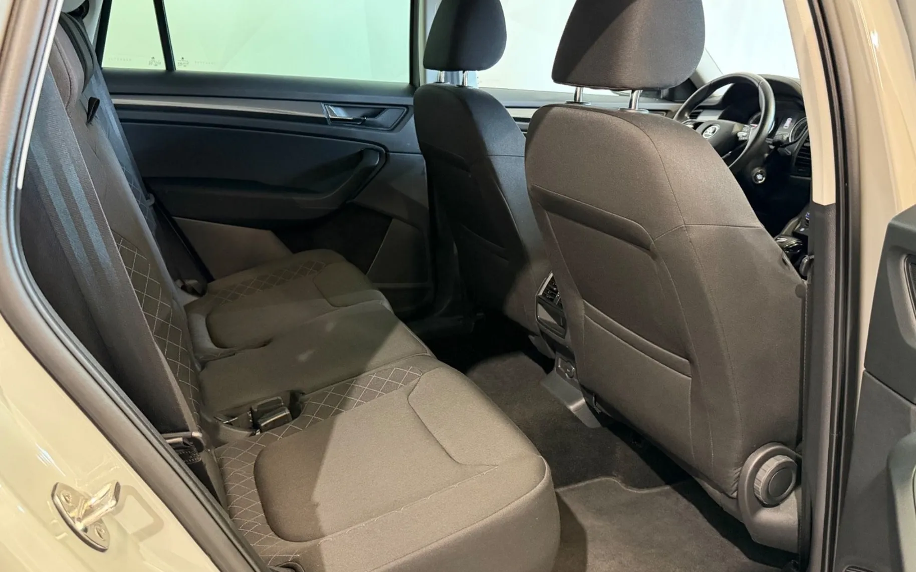 Notranja slika - Škoda Kodiaq - 2.0 TDI-DSG-LED-KAMERA-ACC-PDC-NAVI-VLEČNA KLJUKA - 12