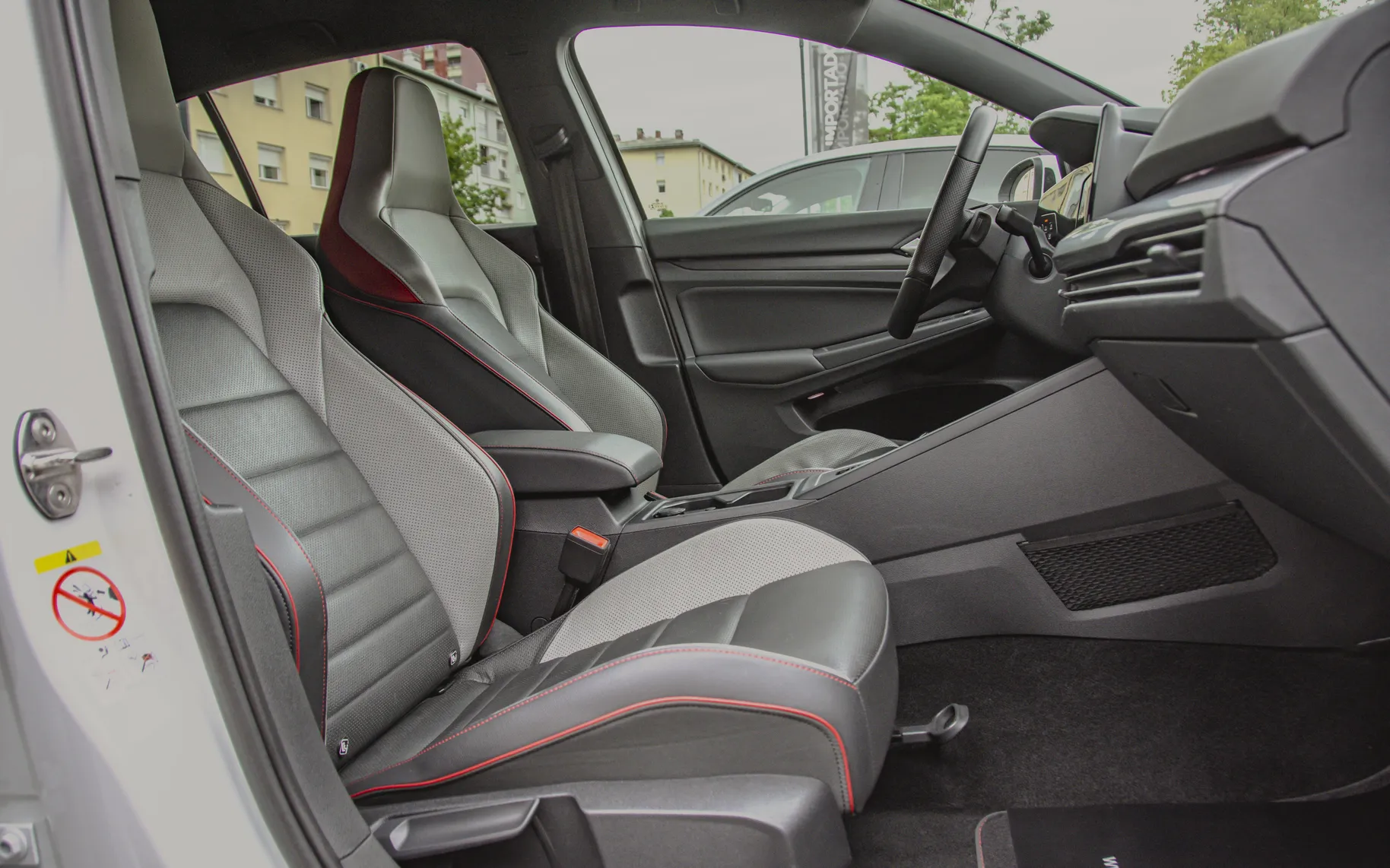 Zunanja slika - Volkswagen Golf - 2.0 TSI GTI-LED-ACC-H-K-HLAJ-MEM-KAM-19C - 11