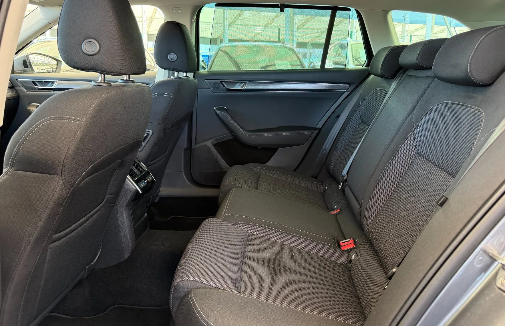 Zunanja slika - Škoda Superb - Style Combi 2.0 TDI DSG - ACC - KAMERA - MRTVI KOT - 10