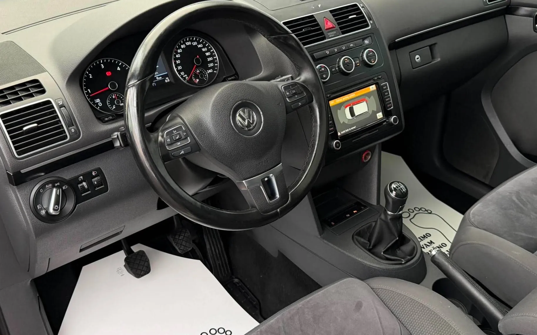 Notranja slika - Volkswagen Touran - 2.0 TDI•PANORAMA•H LINE•NAVIGACIJA•KAMERA•KLJUKA• - 8